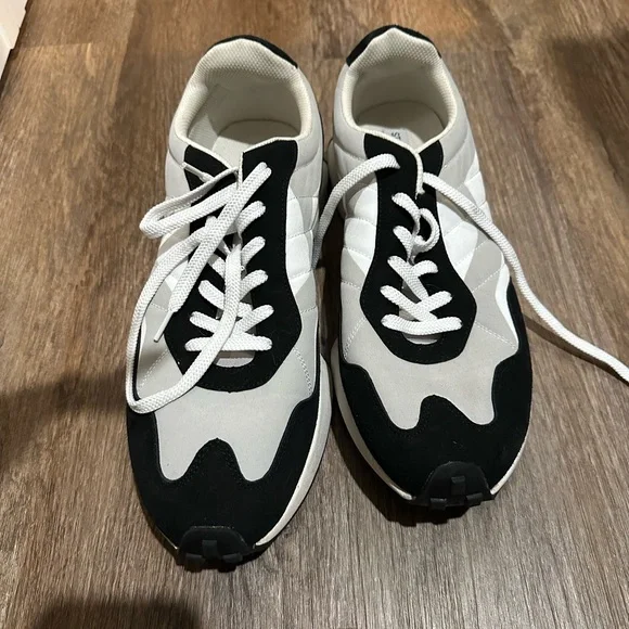 Steve Madden Stylish Black and White Men's Sneakers - Picture 1 of 7